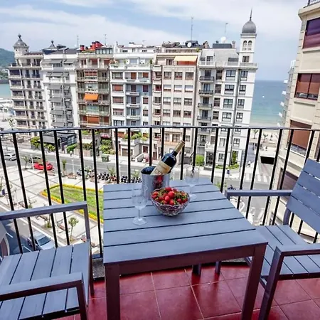 Belle View, Modern Apt With View Wifi. Apartament