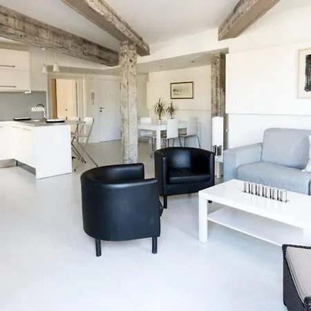 Belle View, Modern Apt With View Wifi. Appartement
